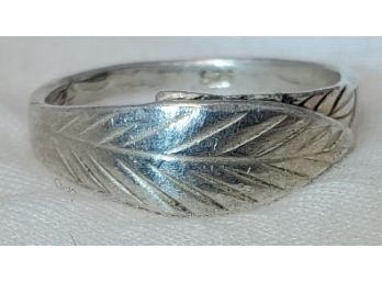 Sterling Silver Size 10 Heavy Overlapping Leaf Ring ~ 4.19 Grams