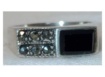 Sterling Silver Size 8 Gentleman's Black Onyx & Marcasite Ring- 3.80 Grams