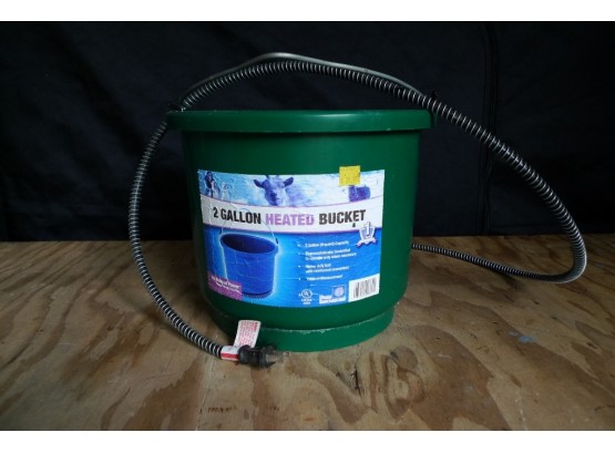 2 Gallon Heated Bucket For Livestock Feeding