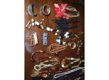 Mixed Assortment Costume Jewelry - Nice Quality Lot ! - MANY NIce Items