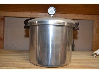 Large Vintage Presto Pressure Cooker/Canner 21 Quart