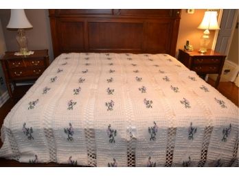 Beautiful Vintage Hand Knit White Floral King Size Quilt 93 X 119