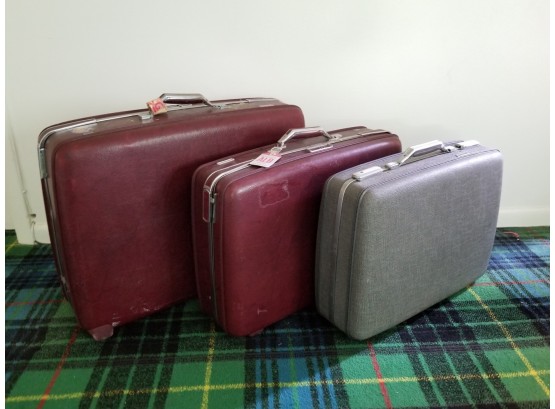 3-piece Travel Suitcases In Burgundy And Gray Samsonite.