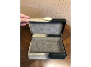 KRAVET BOX WITH FAUX FUR LINING