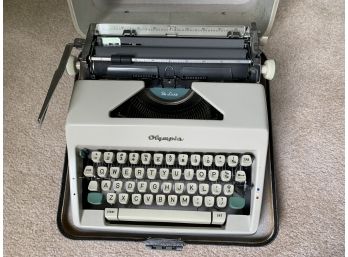 Vintage Olympia DeLuxe Typewriter With Carrying Case