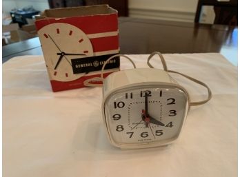 GE Electric Alarm Clock With Original Box