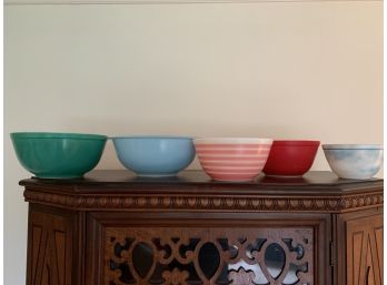 Group Of Five Vintage Pyrex Bowls