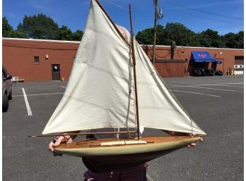 Great Large Vintage Style POND YACHT - Very Well Done - Nicely Detailed