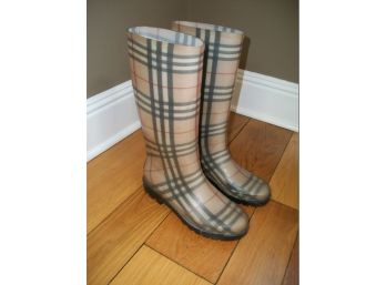 Fantastic 100%  Authentic BURBERRY  'Hunter Type' Rain Boots
