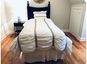 Pottery Barn Twin Bed And Bedding