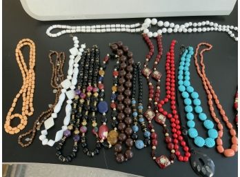 16 Pc Necklace Lot~ Nice Variety ~