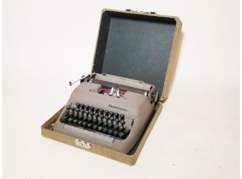 Vintage 1940's Smith Corona Typewriter - With Case