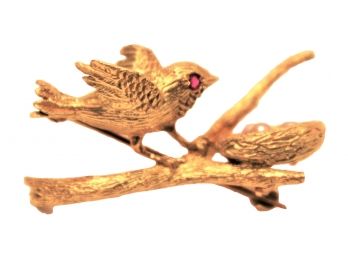 Beautiful Vintage 18K Yellow Gold, Ruby Eye & Seed Pearls Bird On Branch W/Nest Brooch