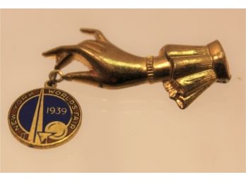 Vintage 1939 New York World's Fair Gold Plated Trylon/Perisphere Hand Pin