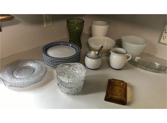 Miscellaneous Dishes Including Two Pyrex Bowls And An Amber Glass Ashtray