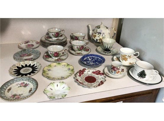 Various Tea Cups And Saucers Some Have Flecks- Great For A Mosaic Project!