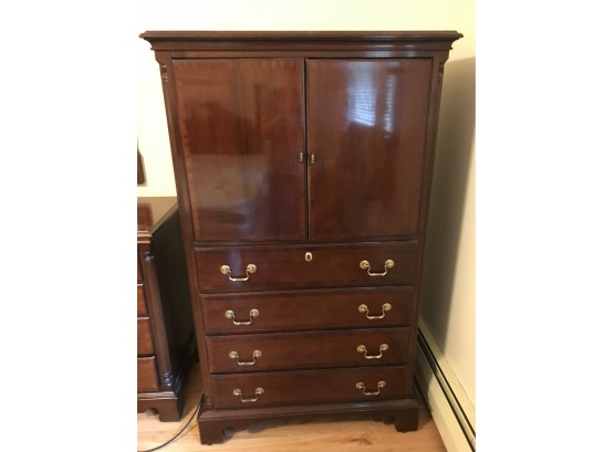 Beautiful 'Lexington' Four Drawer Chest With Two Door Top For TV