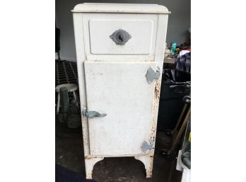Westinghouse Vintage Refrigerator IN RUNNING CONDITION