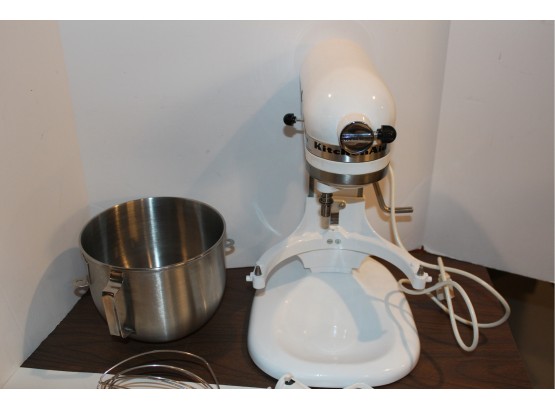 KitchenAid Heavy Duty White Electric Mixer W/Accessories, Model K5SS
