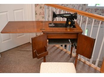 Beautiful Vintage Singer Sewing Machine Model 201-2 Reversible Feed In Wood Table/Seat W/Accessories