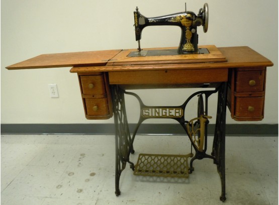 Antique Singer Sewing Machine In 4-Drawer Cabinet