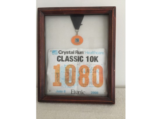 Completion Metal And Runners Tag Of Crystal Run Classic 10k Signature In Pen Looks Like Frank Shorter Famous Marathon Runner