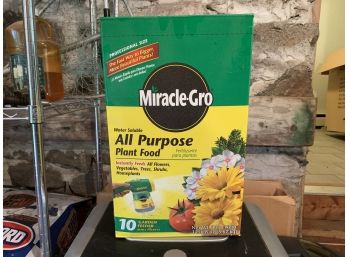 Nine Pack Of Miracle Grow Plant Food