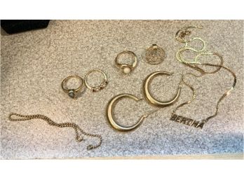14K Gold Lot ~ Rings, Earrings & More ~ 17.65 Grams ~ Nice Lot