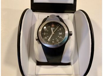 New In Box Gorgeous Swiss Army Watch W/ Leather Band & Case