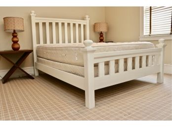 White Cottage Style Slotted Plank Full Size Bed With Sphere Finials