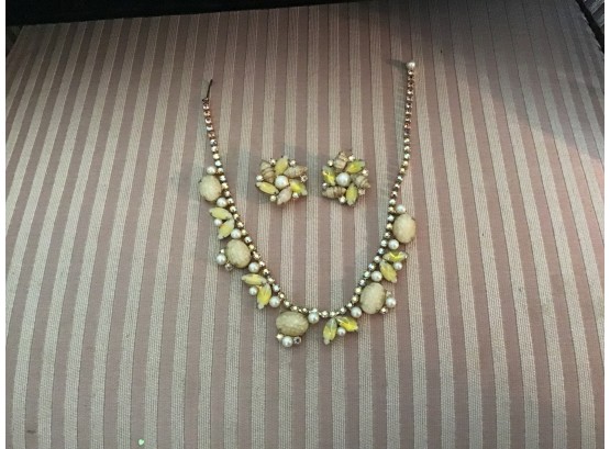 Lovely Vintage Yellow Rhinestone Necklace And Clip-On Earrings