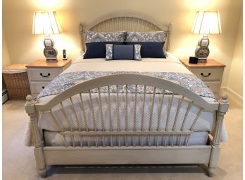 Shabby Chic Queen Spindle Bed