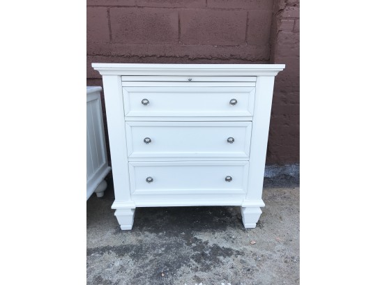 White Painted 3-drawer Dresser