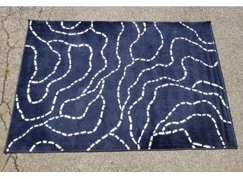 Contemporary Abstract Patterned Rug In Navy & White