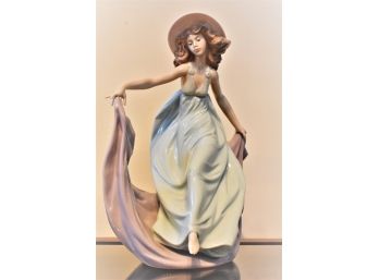 Lladro 'May Dance' Figurine No 010.05662