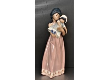 Lladro 'Baby Doll' Figurine No 05608