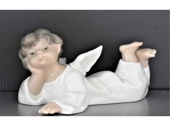 Lladro 'Angel Laying Down' Figurine No 04541