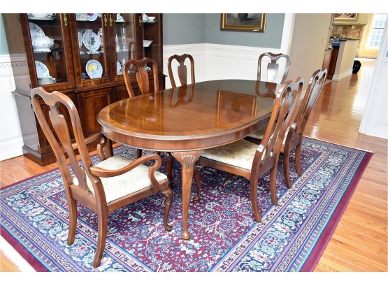 Drexel Heritage 18th Century Classic Banded Mahogany Queen Anne Style Dining Table With Two Leafs, Table Pads And Six Fiddle Back Chairs 64'-104' L