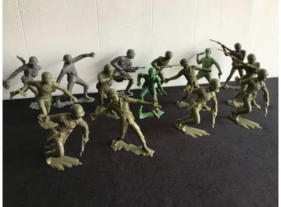 LARGE SCALE Vintage Army Guys