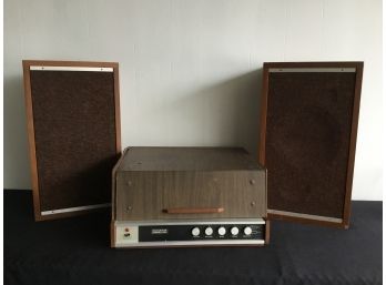 Benjamin Stereo 200 Turn Table With Speakers