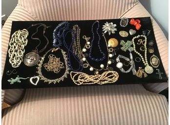 Beautiful Lot Of Costume Jewelry Including Pins, Necklaces, Earrings, Rings, And Bracelets