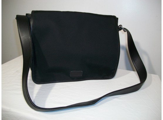 Unisex Black COACH / Messenger Bag - 100% Authentic  Nylon & Leather - GREAT BAG !