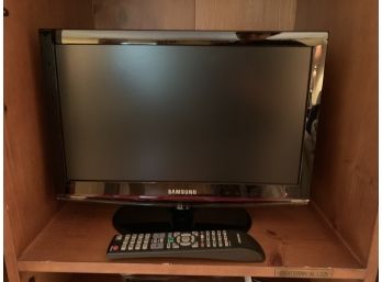 Samsung 18.5' TV With Remote
