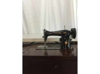 1940s Singer Sewing Machine Beautiful Shape Nice Collectors Piece