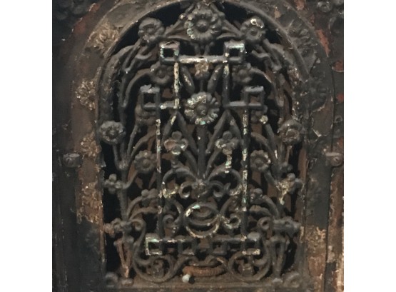 Ornate Antique Cast Iron Fireplace Heater Grate