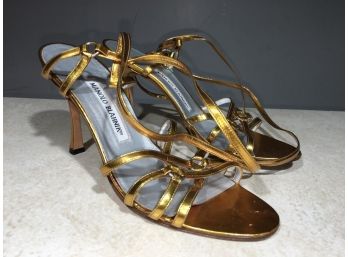 Stunning $775 MANOLO BLAHNIK Ladies Gold Shoes - Size 38 (7 US) - LOOK ALMOST NEW !