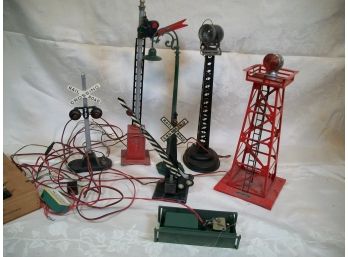 Vintage Lionel Trains Accessories - Light Tower, Crossing Signal + More - Nice Lot !