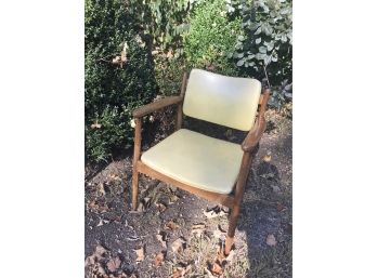A Classic Retro Mid Century Modern Chair - AS IS CONDITION - Please Read