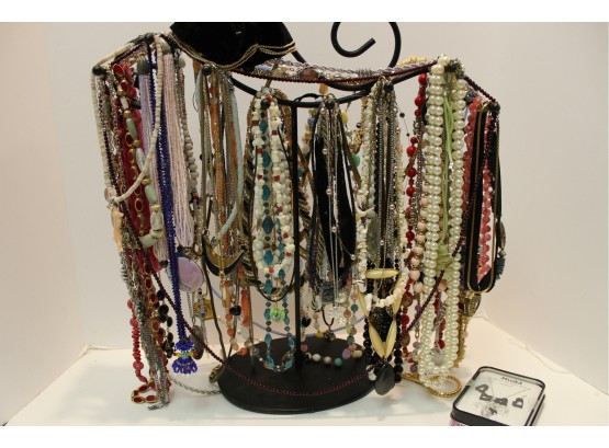 Very Large Assortment Of Ladies Costume Jewelry Necklaces & Bracelets, All Types & Styles !!  LQQK!!!!