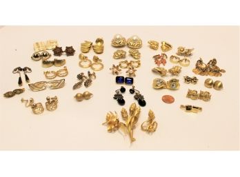 Vintage Assortment Of Ladies Clip On Earrings - Gold Tone